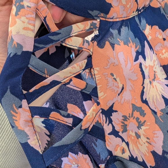 3 For $12 Rue21 Navy Floral Women's Blouse - Picture 2 of 5